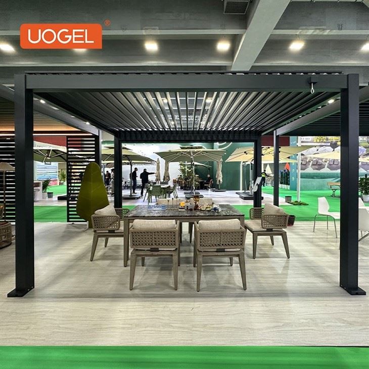 25.11.25-metal pergola with slatted roof-2